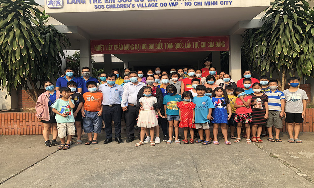 Sbobet Fun tặng quà cho trẻ em tại làng SOS Gò Vấp