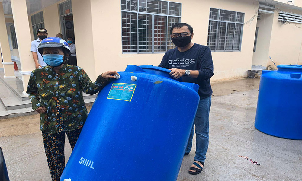 Sbobet tặng 500 bồn nước tại Tiền Giang